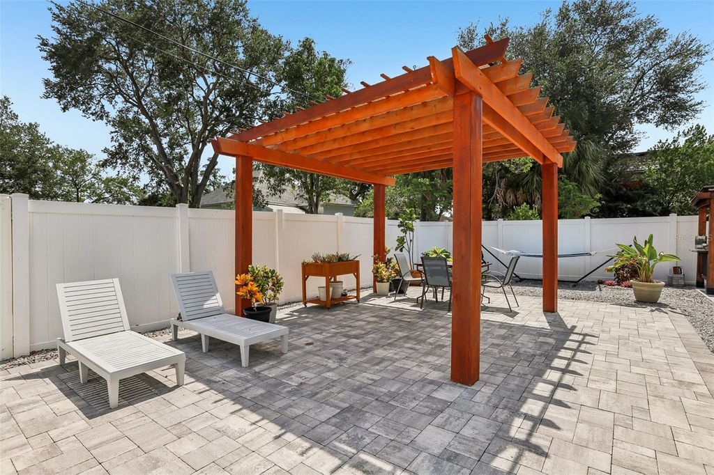Image 34 of property listing at 2126 W BEACH STREET, Tampa, FL 33607