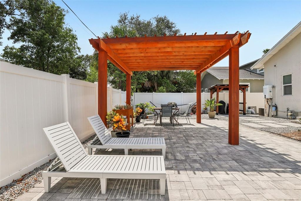 Image 35 of property listing at 2126 W BEACH STREET, Tampa, FL 33607
