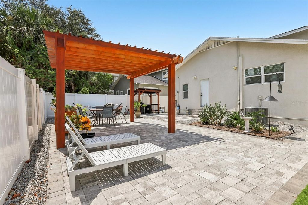 Image 36 of property listing at 2126 W BEACH STREET, Tampa, FL 33607