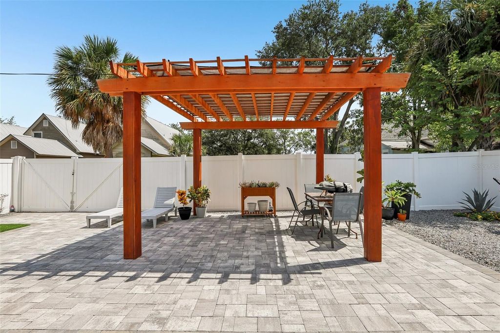 Image 37 of property listing at 2126 W BEACH STREET, Tampa, FL 33607