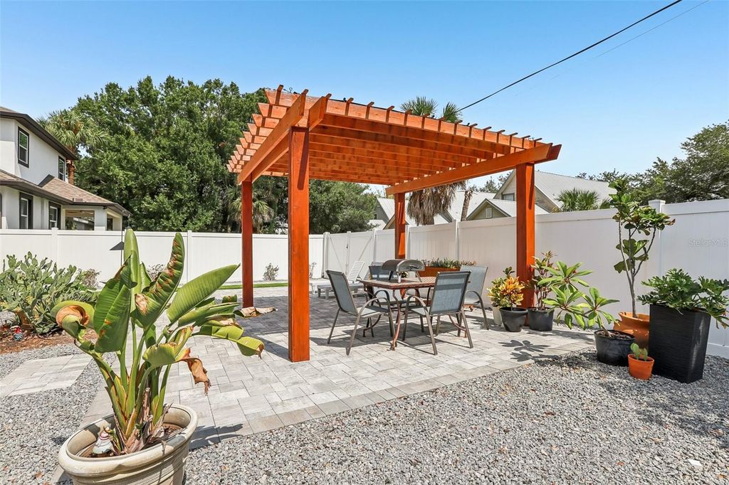 Image 38 of property listing at 2126 W BEACH STREET, Tampa, FL 33607
