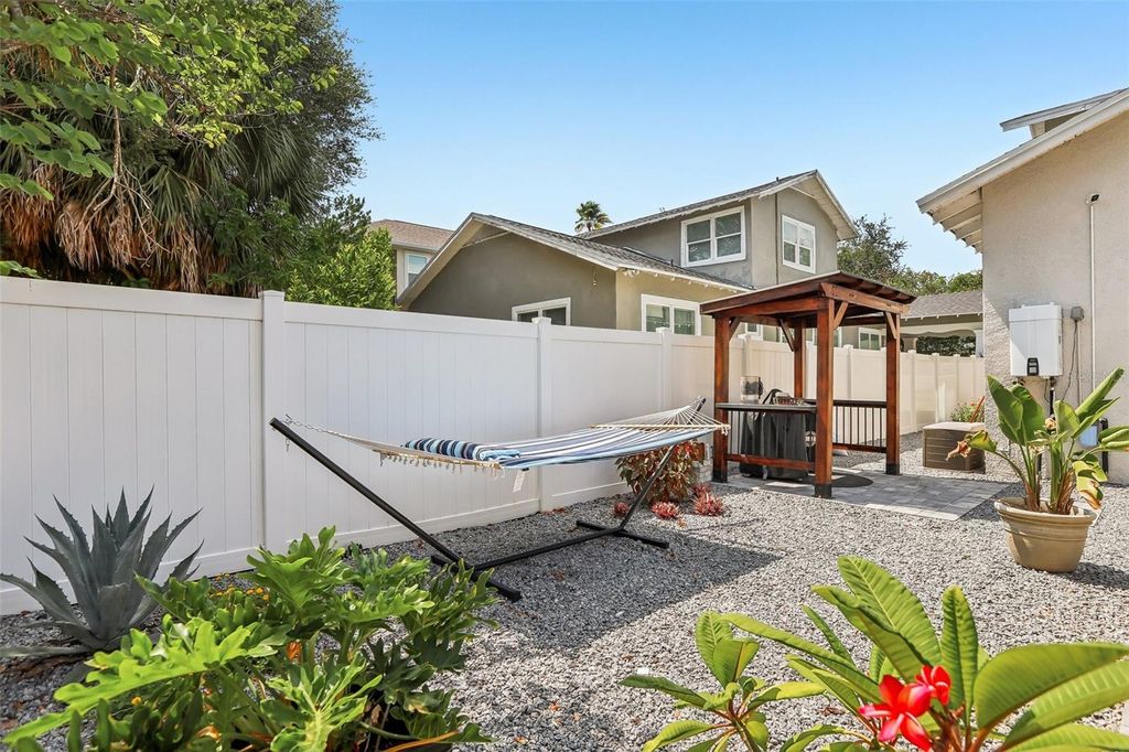 Image 39 of property listing at 2126 W BEACH STREET, Tampa, FL 33607