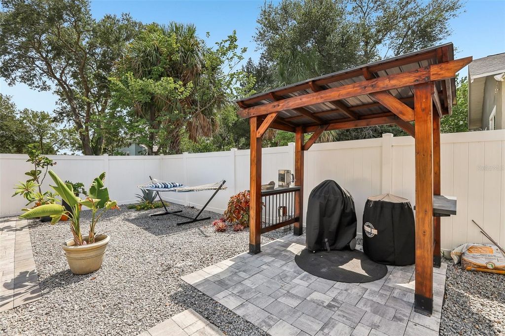 Image 40 of property listing at 2126 W BEACH STREET, Tampa, FL 33607