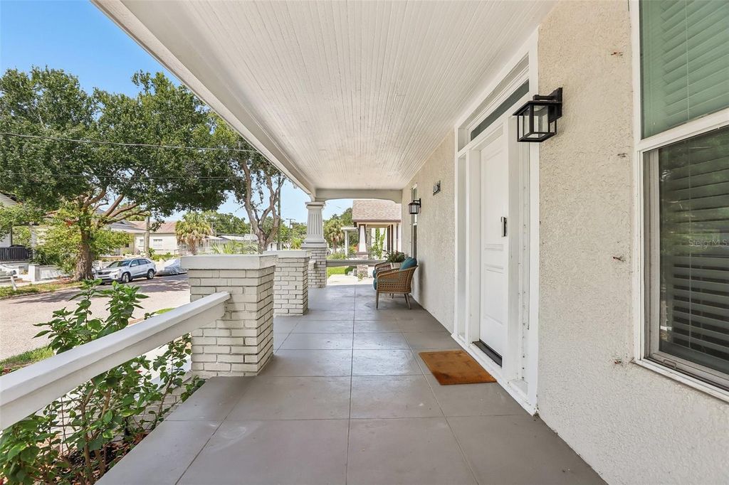 Image 5 of property listing at 2126 W BEACH STREET, Tampa, FL 33607