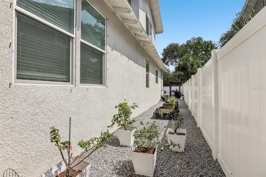 Image 41 of property listing at 2126 W BEACH STREET, Tampa, FL 33607