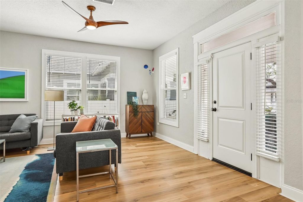 Image 6 of property listing at 2126 W BEACH STREET, Tampa, FL 33607