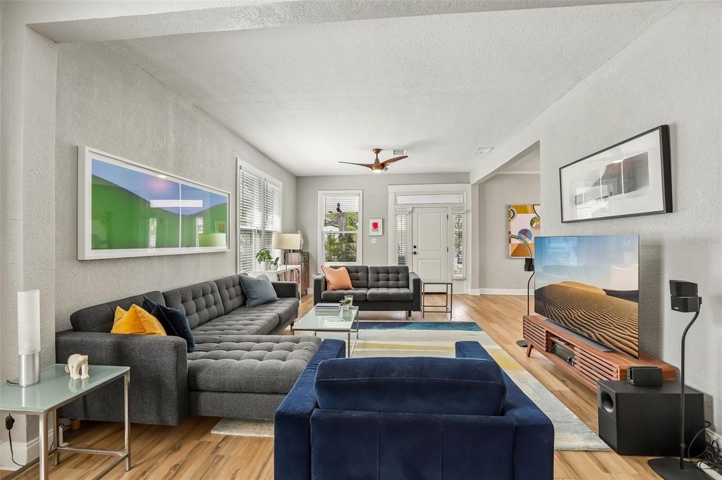 Image 10 of property listing at 2126 W BEACH STREET, Tampa, FL 33607