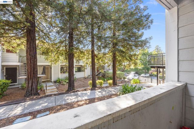 29627 Desert Oak Ct 26, Hayward, CA 94544