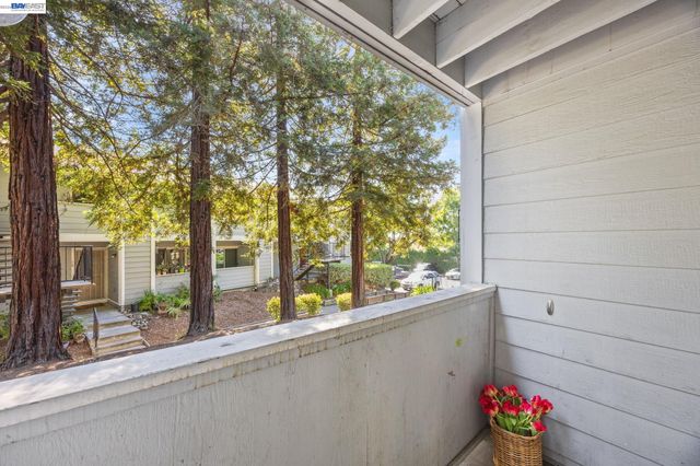 29627 Desert Oak Ct 26, Hayward, CA 94544