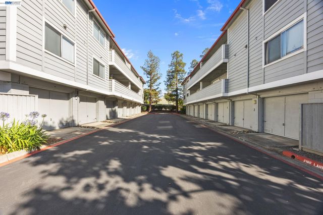 29627 Desert Oak Ct 26, Hayward, CA 94544