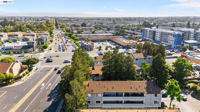29627 Desert Oak Ct 26, Hayward, CA 94544