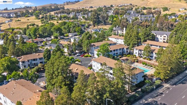 29627 Desert Oak Ct 26, Hayward, CA 94544