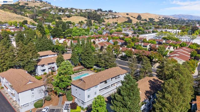 29627 Desert Oak Ct 26, Hayward, CA 94544