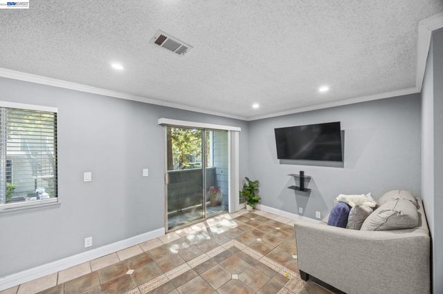 29627 Desert Oak Ct 26, Hayward, CA 94544
