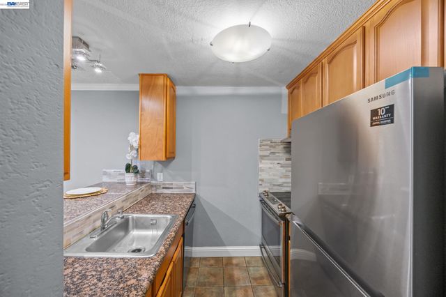 29627 Desert Oak Ct 26, Hayward, CA 94544