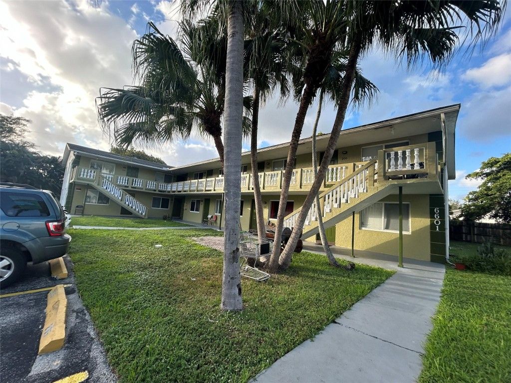 6601 SW 46th Street 201, Davie, FL 33314