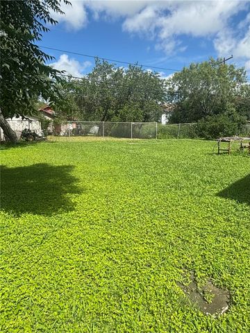 845 N Reynolds, Alice, TX 78332