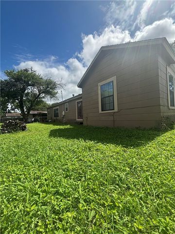 845 N Reynolds, Alice, TX 78332