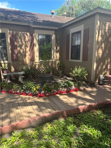 845 N Reynolds, Alice, TX 78332