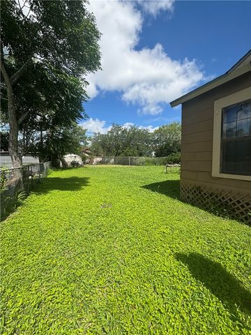 845 N Reynolds, Alice, TX 78332