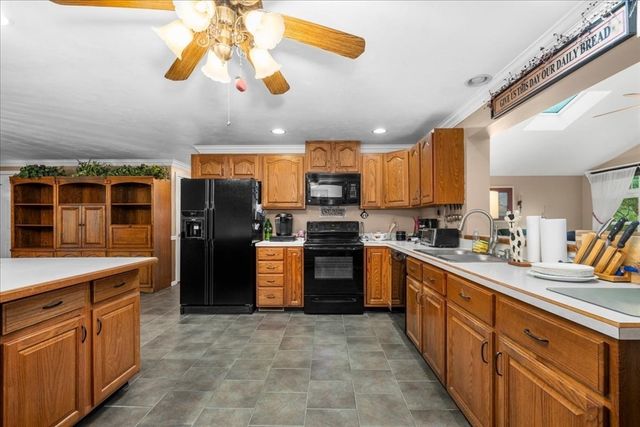 11 Riverside Dr, Webster, MA 01570