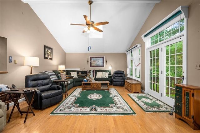 11 Riverside Dr, Webster, MA 01570