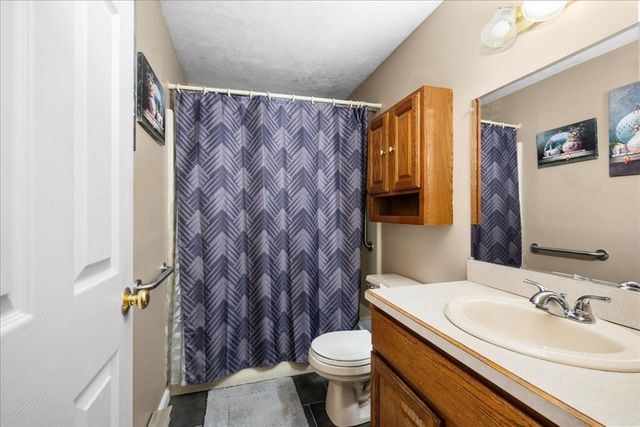 11 Riverside Dr, Webster, MA 01570