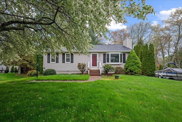 11 Riverside Dr, Webster, MA 01570