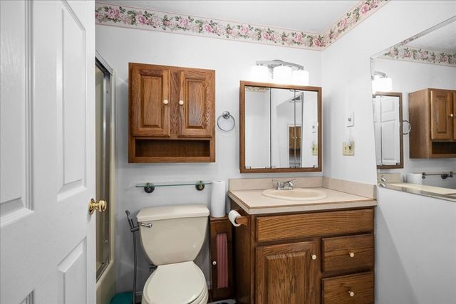 11 Riverside Dr, Webster, MA 01570