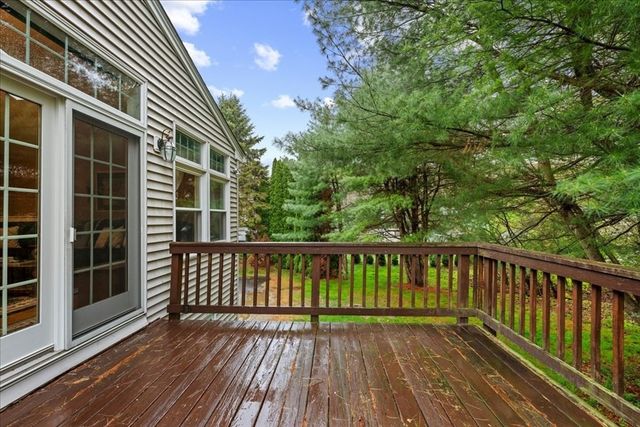 11 Riverside Dr, Webster, MA 01570