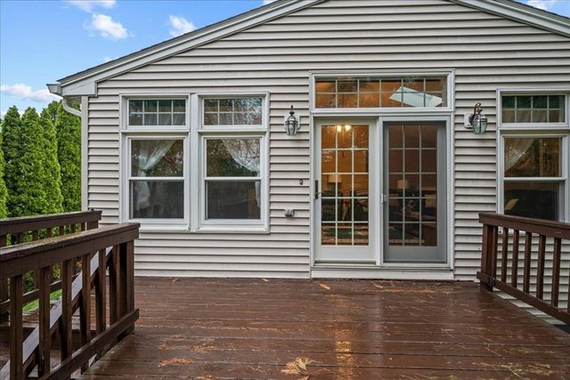 11 Riverside Dr, Webster, MA 01570