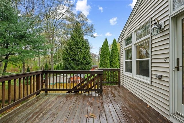 11 Riverside Dr, Webster, MA 01570