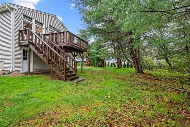 11 Riverside Dr, Webster, MA 01570