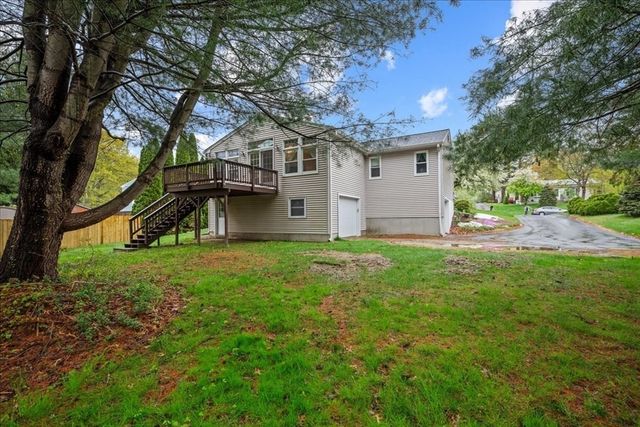 11 Riverside Dr, Webster, MA 01570