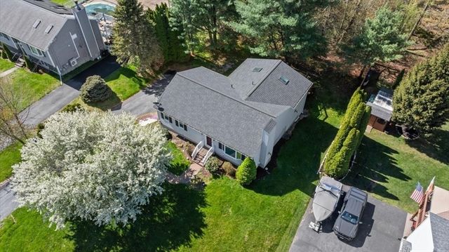 11 Riverside Dr, Webster, MA 01570