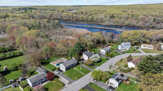 11 Riverside Dr, Webster, MA 01570