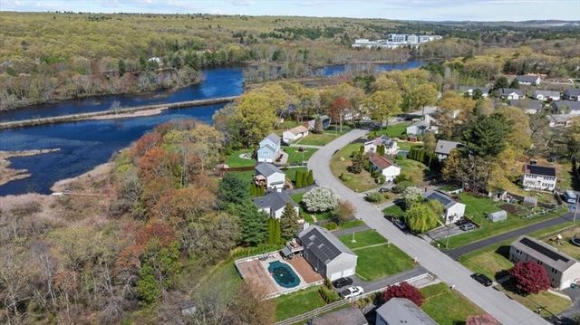 11 Riverside Dr, Webster, MA 01570