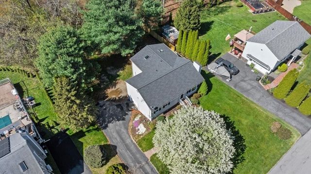 11 Riverside Dr, Webster, MA 01570