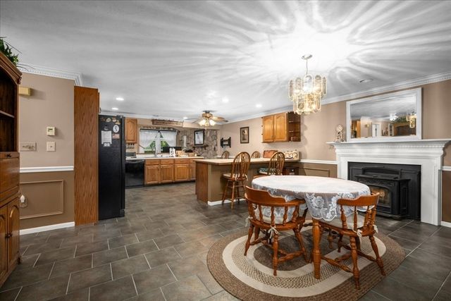 11 Riverside Dr, Webster, MA 01570