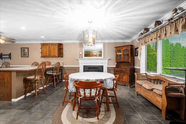 11 Riverside Dr, Webster, MA 01570