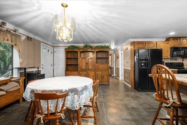 11 Riverside Dr, Webster, MA 01570