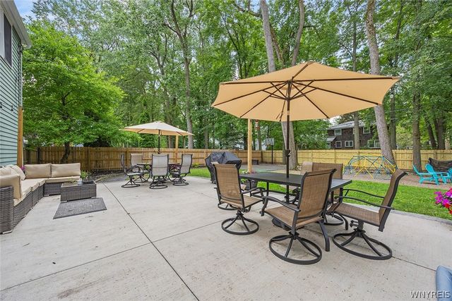86 Shadow Wood Drive, Amherst, NY 14051