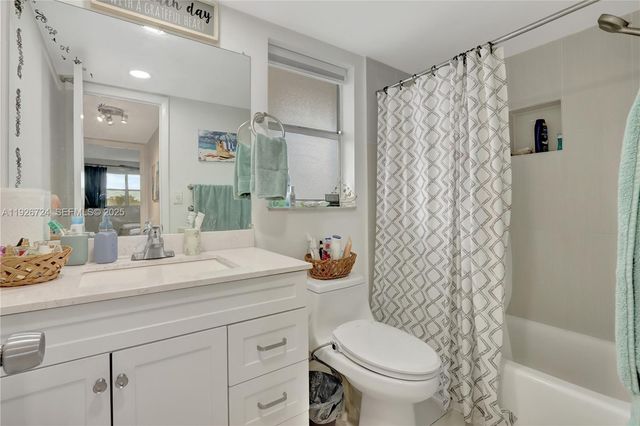 8350 Sunrise Lakes Blvd 205, Sunrise, FL 33322