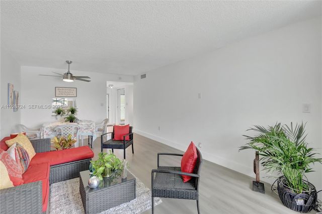 8350 Sunrise Lakes Blvd 205, Sunrise, FL 33322