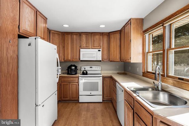 136 PARADISE DR, Voorhees, NJ 08043