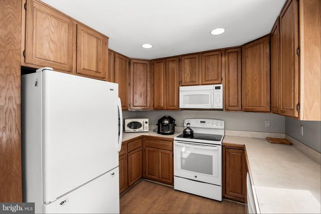 136 PARADISE DR, Voorhees, NJ 08043