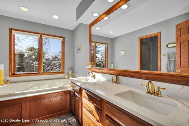 4915 Canyon Trail, Lansing, MI 48917