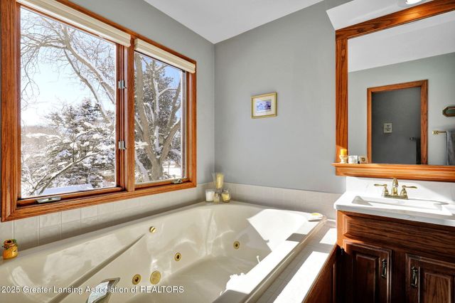 4915 Canyon Trail, Lansing, MI 48917