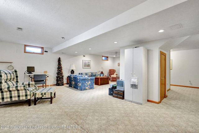 4915 Canyon Trail, Lansing, MI 48917