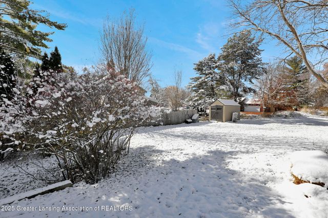 4915 Canyon Trail, Lansing, MI 48917